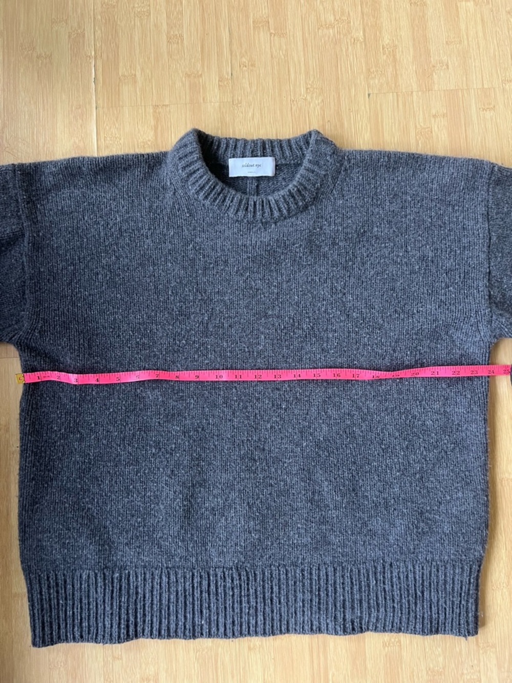 100% wool Classic Crewneck Sweater in Charcoal Gray soldout.nyc small
US 4-6 - Picture 7 of 14